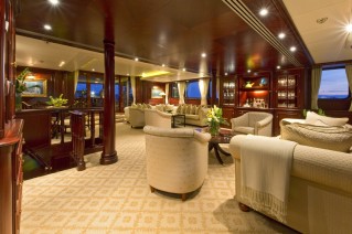 LEGEND - Main Salon
